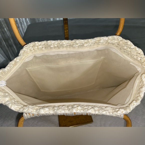 NWOT - Vintage Ivory White Macrame with Bamboo Handles - Picture 5 of 6